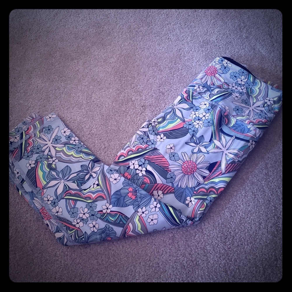 Victoria's Secret Knockout Crop Yoga Pants